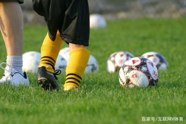 罗马尼亚裁判费什尼克将执法欧联杯萨尔茨堡对米兰的比赛